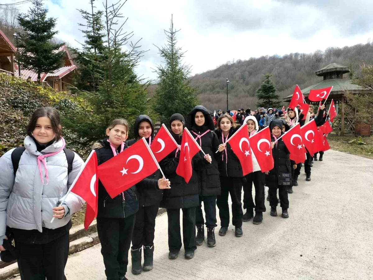 Başiskele\'de Gençler Çanakkale Deniz Zaferi Kampına Katıldı