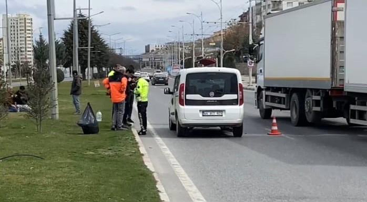 Malatya\'da Hafif Ticari Araç Şahsa Çarptı: Ağır Yaralı