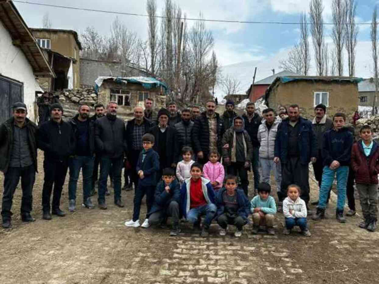 Hakkari Çalımlı mezrası sakinleri, hizmet alamadıklarını söyleyerek sandığa gitmeyeceklerini açıkladı Hakkari Çalımlı mezrası sakinleri, hizmet alamadıklarını söyleyerek sandığa gitmeyeceklerini açıkladı