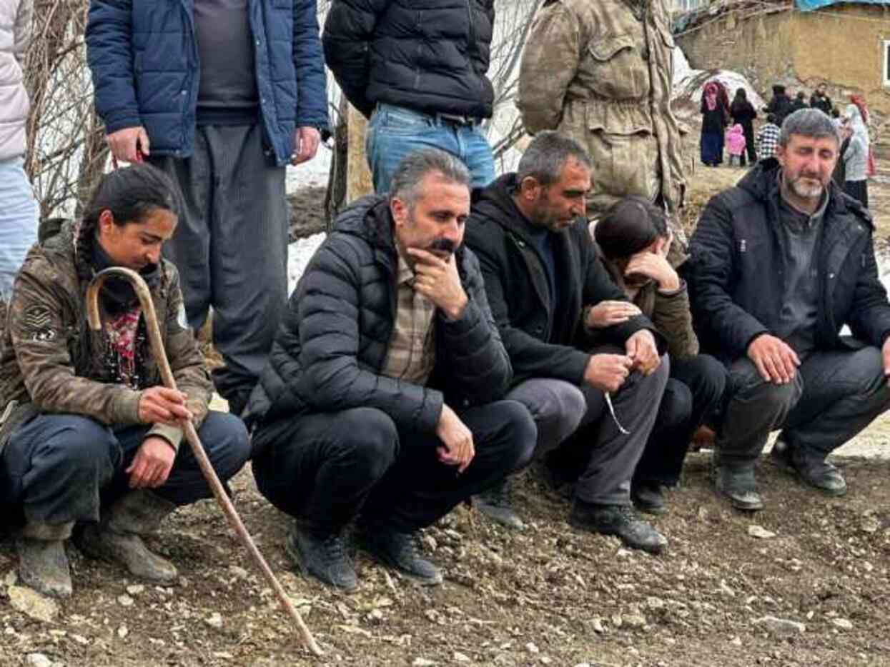Hakkari Çalımlı mezrası sakinleri, hizmet alamadıklarını söyleyerek sandığa gitmeyeceklerini açıkladı Hakkari Çalımlı mezrası sakinleri, hizmet alamadıklarını söyleyerek sandığa gitmeyeceklerini açıkladı