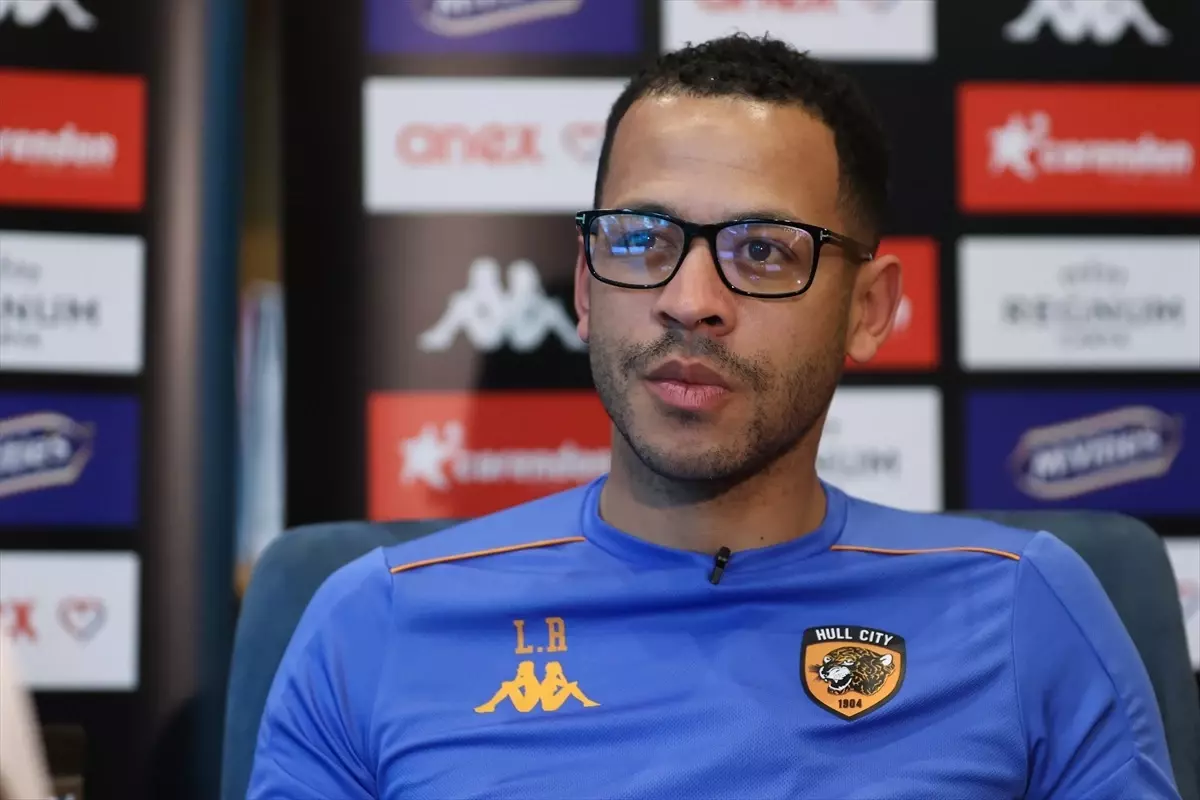 Hull City Teknik Direktörü Liam Rosenior, Premier Lig\'e çıkmayı hedefliyor