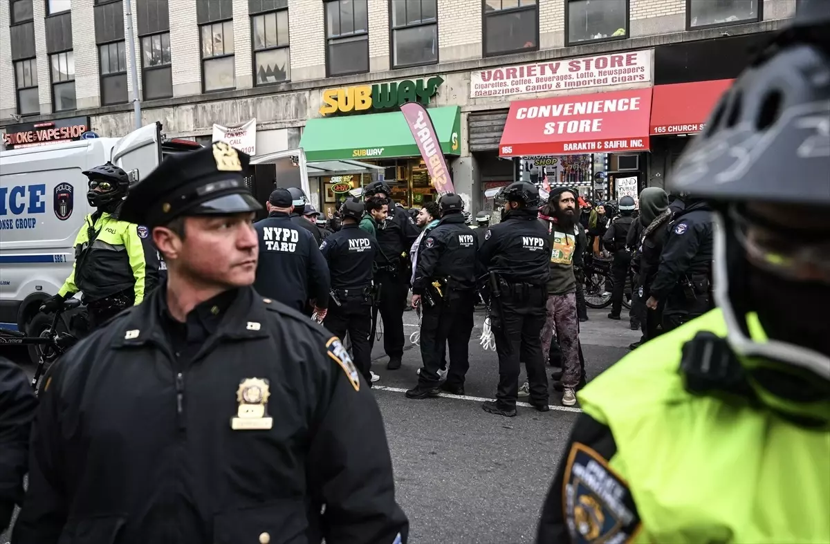 New York\'ta Filistin Yanlısı Gruplar İsrail\'in Şifa Hastanesi Saldırısını Protesto Etti