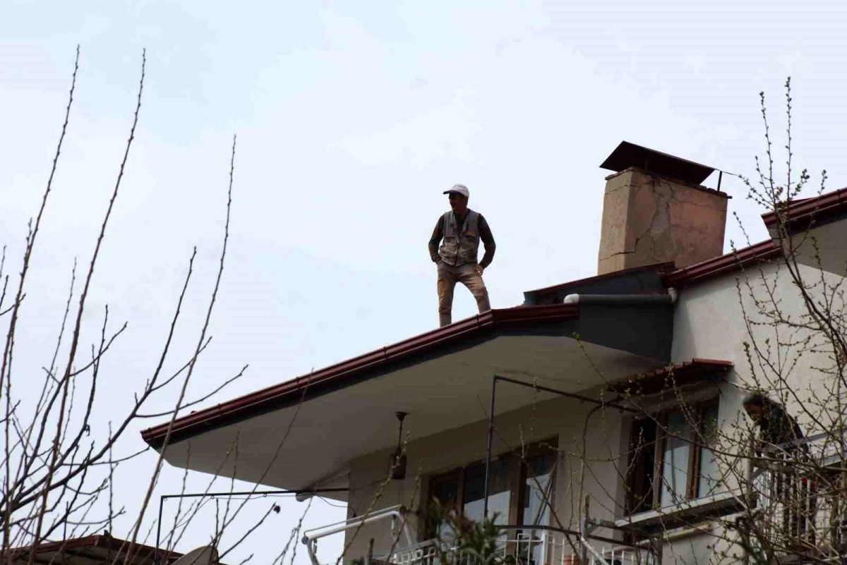 Aydın\'da bir evin balkonunda çıkan yangın itfaiye ekipleri tarafından söndürüldü