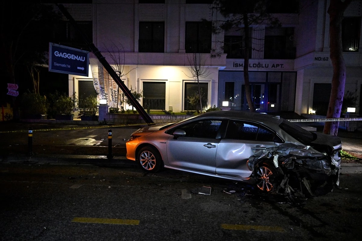 Kadıköy\'de trafik kazası: 2 kişi yaralandı