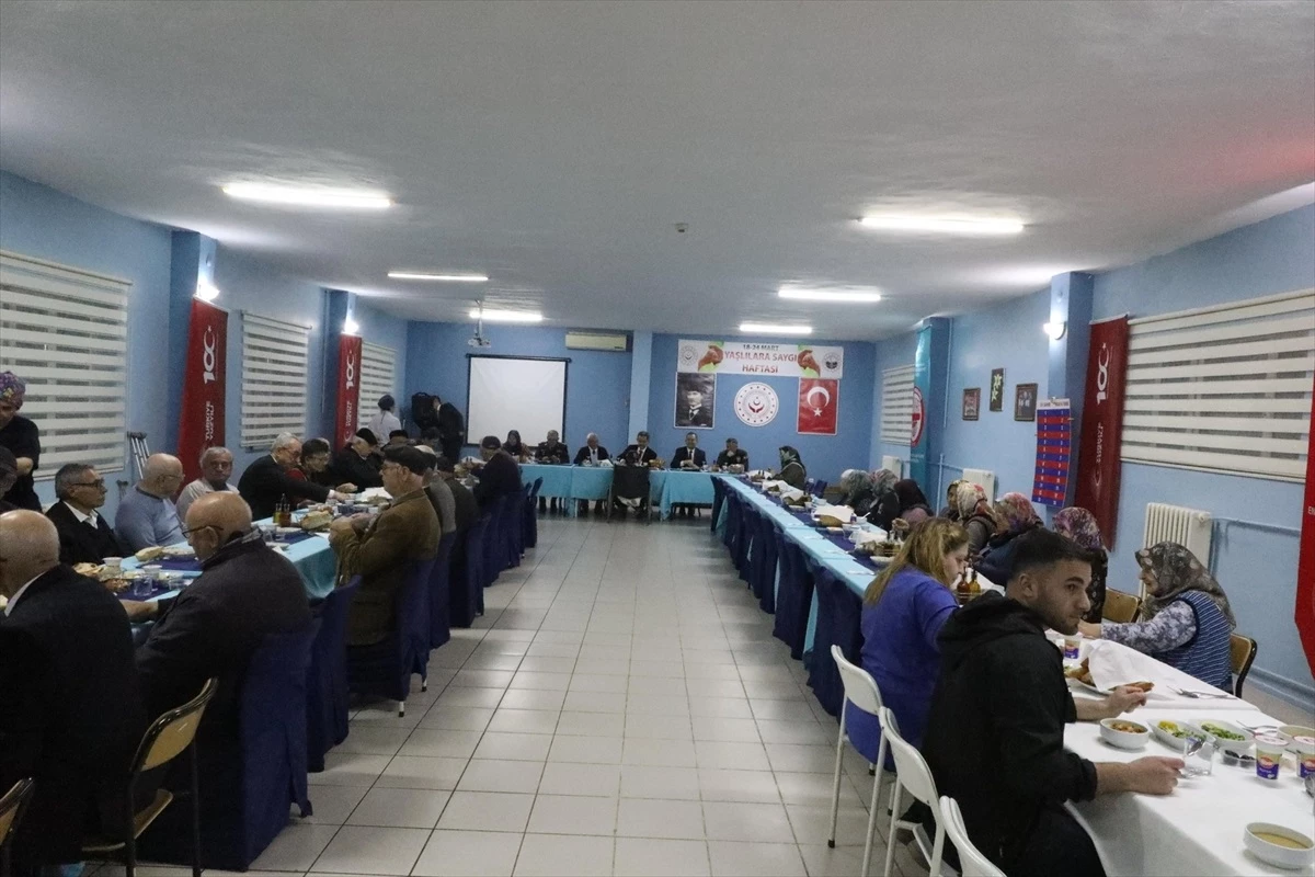 Kırklareli Valisi Birol Ekici, huzurevi sakinleri ile iftar yaptı