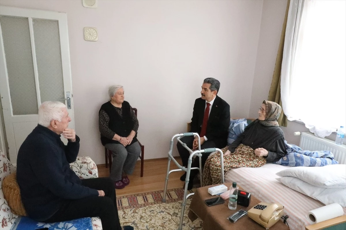 Kırklareli Valisi Birol Ekici, 106 yaşındaki Nuriye Korkmaz ve 100 yaşındaki Muhruşa Fakiç\'i ziyaret etti