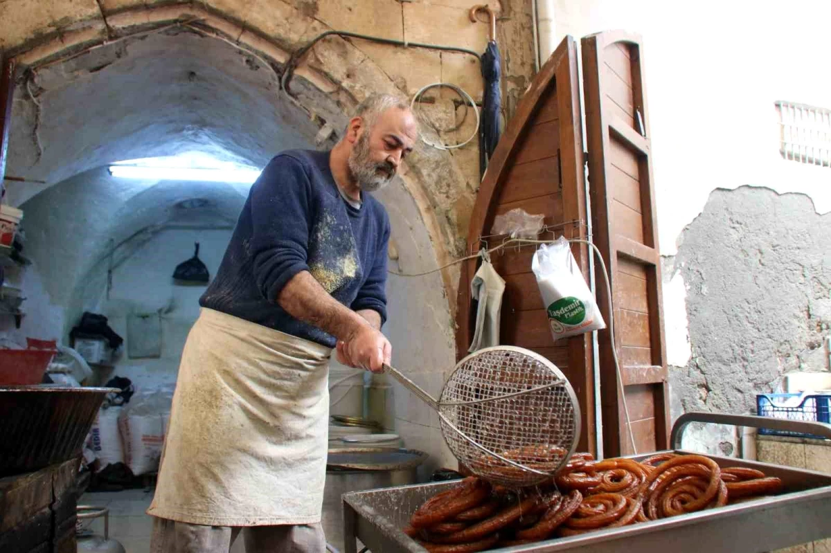 Mardin\'de 90 yıllık tatlıcılık geleneği Ramazan ayında devam ediyor