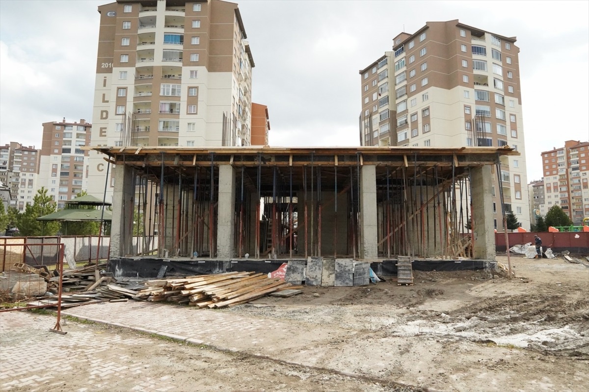 Melikgazi Belediyesi İldem Cumhuriyet Mahallesi\'nde Akıl Küpü Kütüphanesi İnşa Ediyor