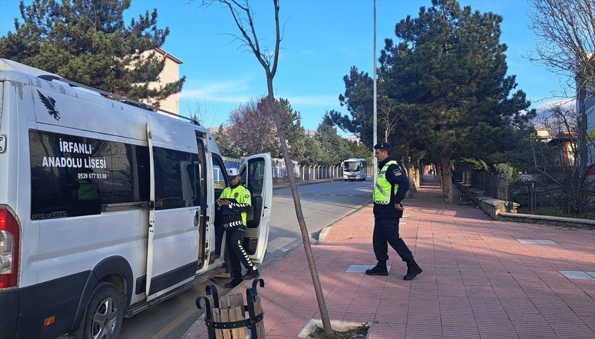 Merzifon\'da Okul Servis Araçları Denetleniyor