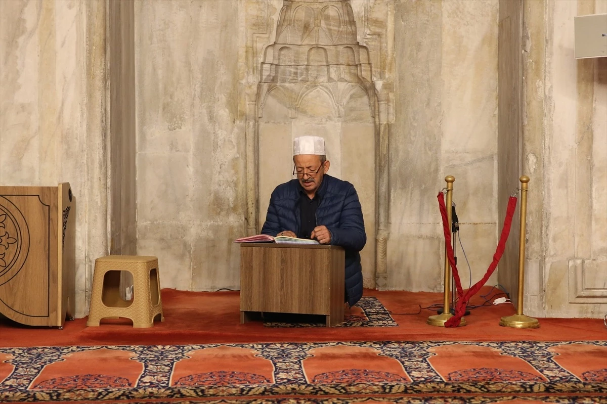 Edirne\'deki Tarihi Camilerde Ramazan Mukabelesi Geleneği Devam Ediyor