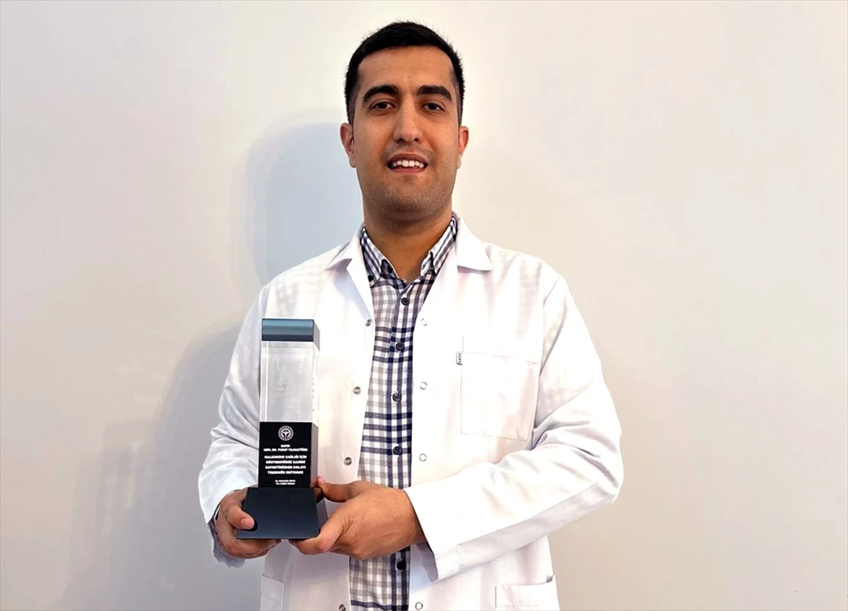 Nevşehir Devlet Hastanesi\'ndeki Uzman Doktor, deprem çalışmalarıyla ödüle layık görüldü