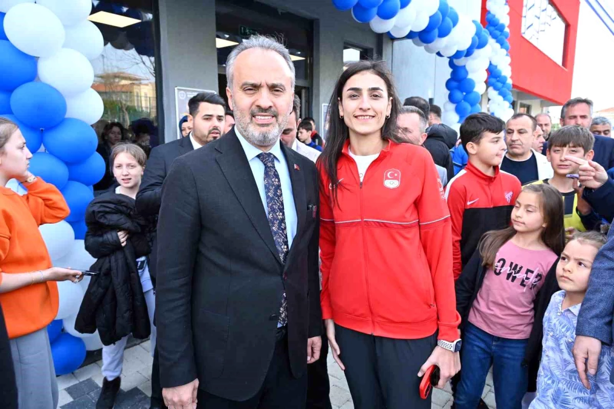 Bursa\'da Hatice Kübra İlgün Gençlik ve Spor Merkezi açıldı