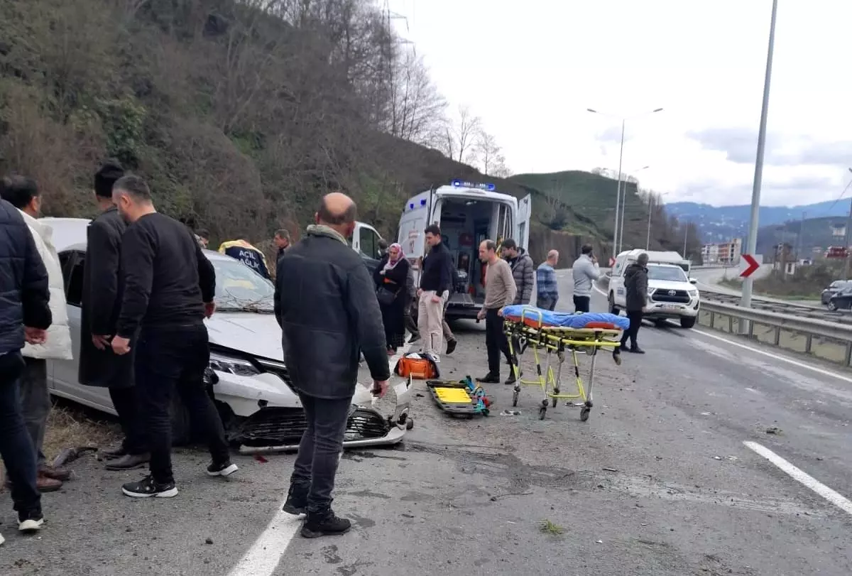 Rize\'de Trafik Kazasında 2 Kişi Ağır Yaralandı