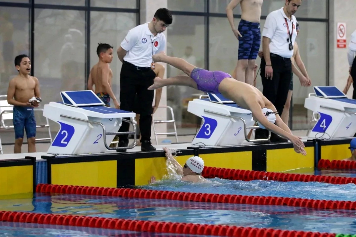 Sivas\'ta Okullararası Küçükler Yüzme Grup Yarışları Gerçekleştirildi
