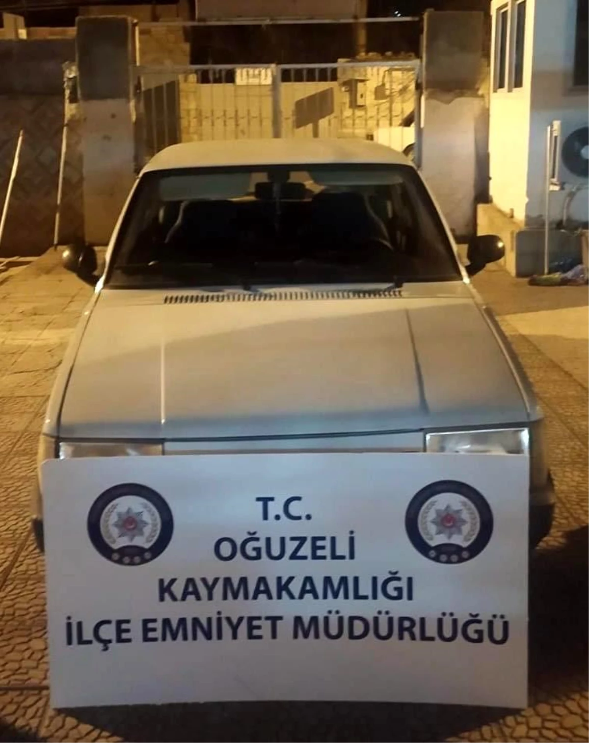 Gaziantep\'te Durdurulan Araç Çalıntı Çıktı, 2 Kişi Gözaltına Alındı