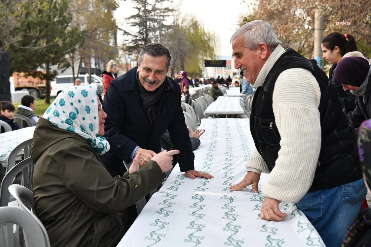 Tepebaşı Belediye Başkanı Ahmet Ataç, Şarhöyük Mahallesi\'nde İftar Programında Mahalle Sakinleriyle Buluştu