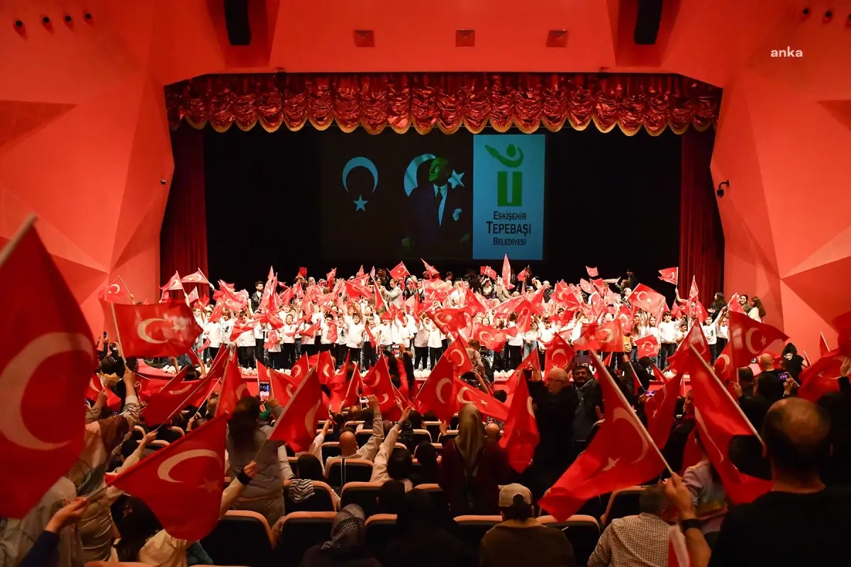 Tepebaşı Belediyesi Halk Dansları Topluluğu, 18 Mart Çanakkale Deniz Zaferi ve Şehitleri Anma Günü\'nde gösteri yaptı