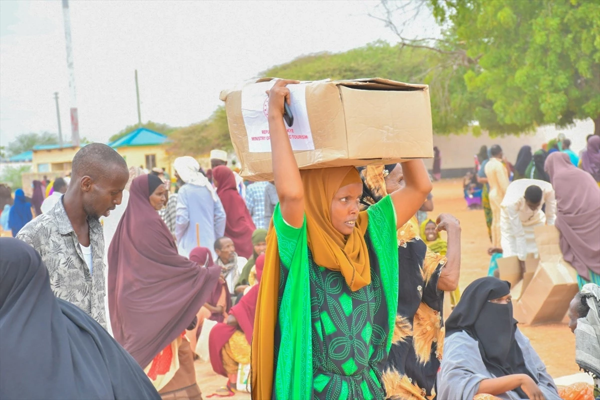 TİKA, Kenya\'da Ramazan Programı Kapsamında İhtiyaç Sahibi Ailelere Gıda Yardımı Yapıyor