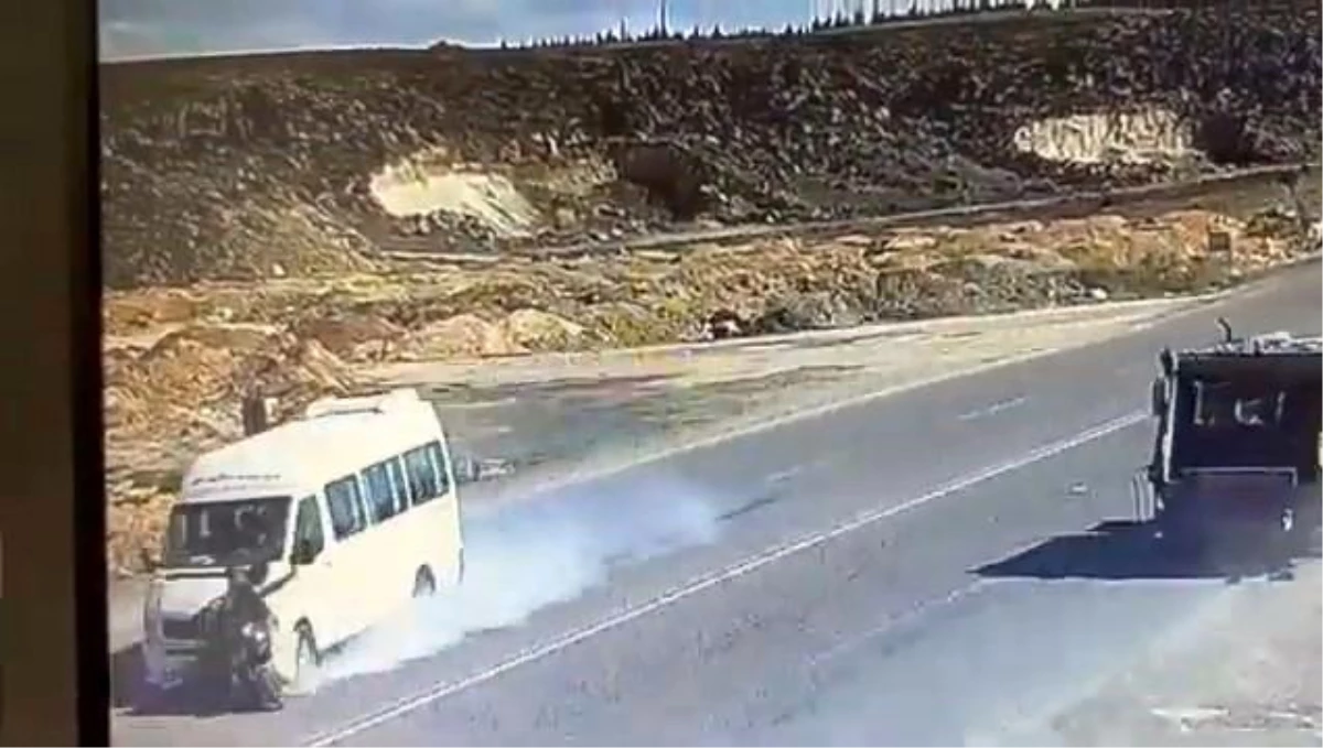 Nevşehir\'de Minibüsün Çarptığı Elektrikli Motosiklet Sürücüsü Hayatını Kaybetti