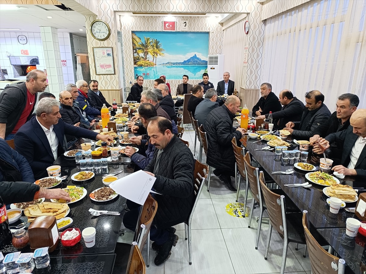 Ulaş Kaymakamı Emre Zafer, mahalle ve köy muhtarlarıyla iftar yaptı