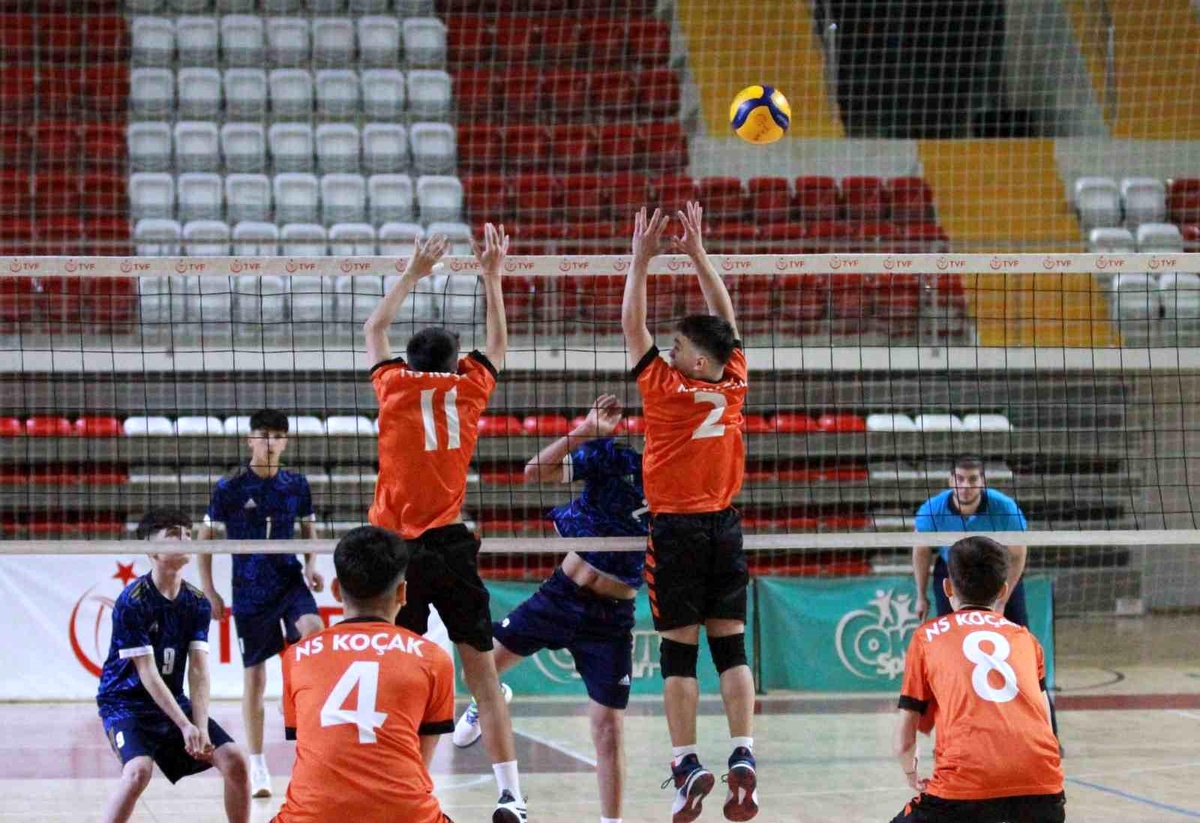 Sivas\'ta düzenlenen Voleybol Okul Sporları Yıldızlar Türkiye Birinciliği başladı