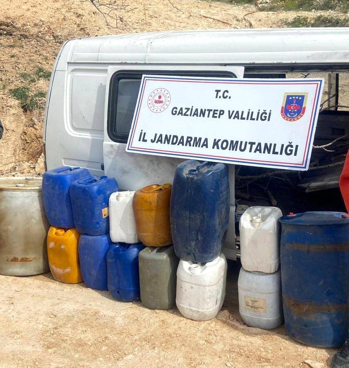 Gaziantep\'te yakıt tankerinden mazot çalan şüpheliler suçüstü yakalandı