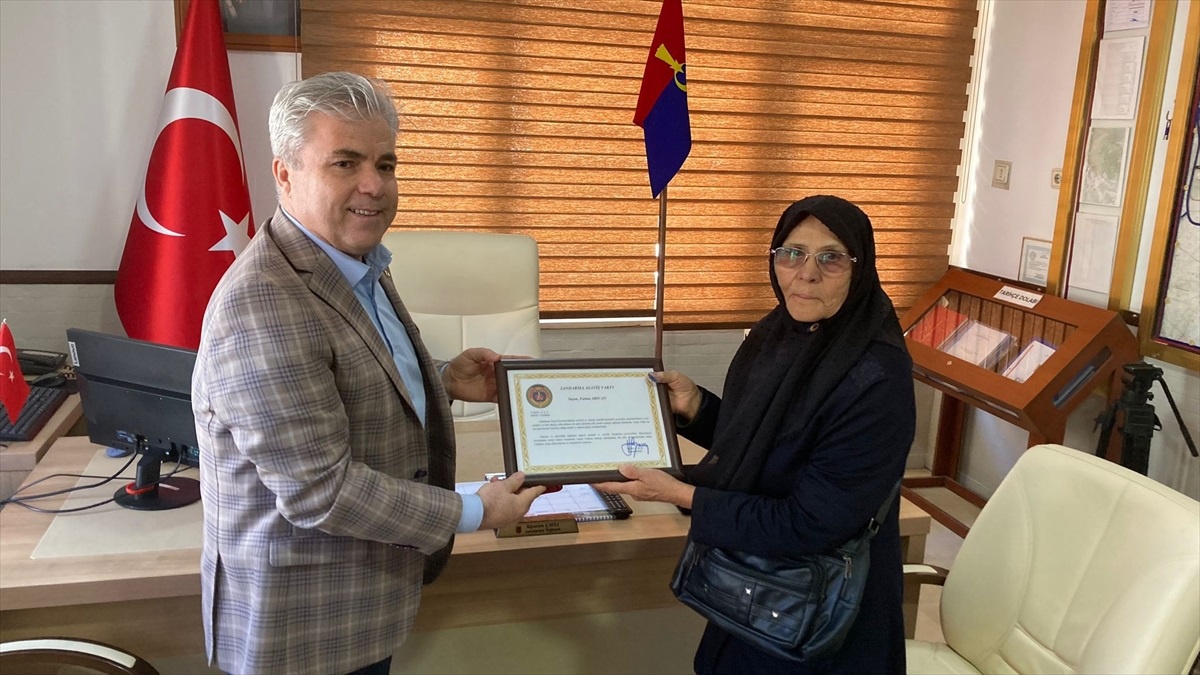 Yaşlı Kadın, Evini ve Bahçesini Jandarma Asayiş Vakfına Bağışladı