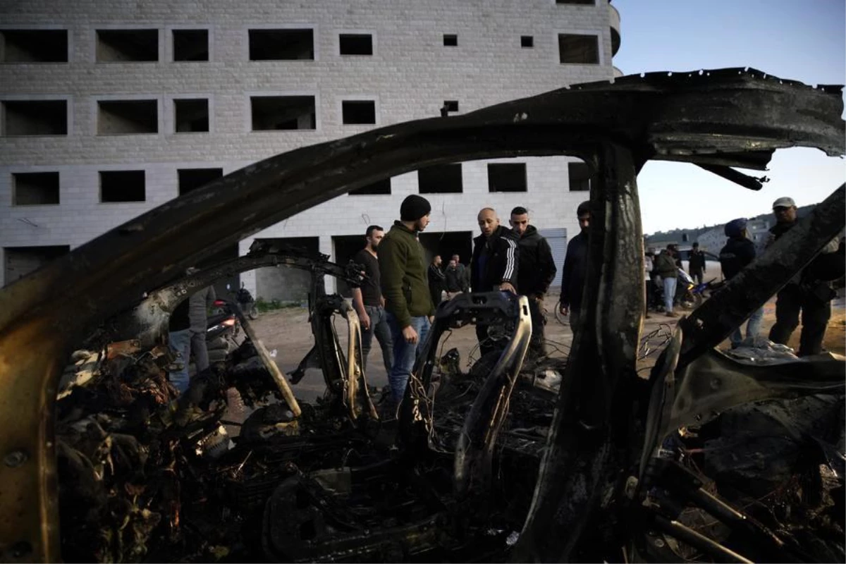 İsrail\'in Cenin mülteci kampına düzenlediği hava saldırısında üç Filistinli öldü