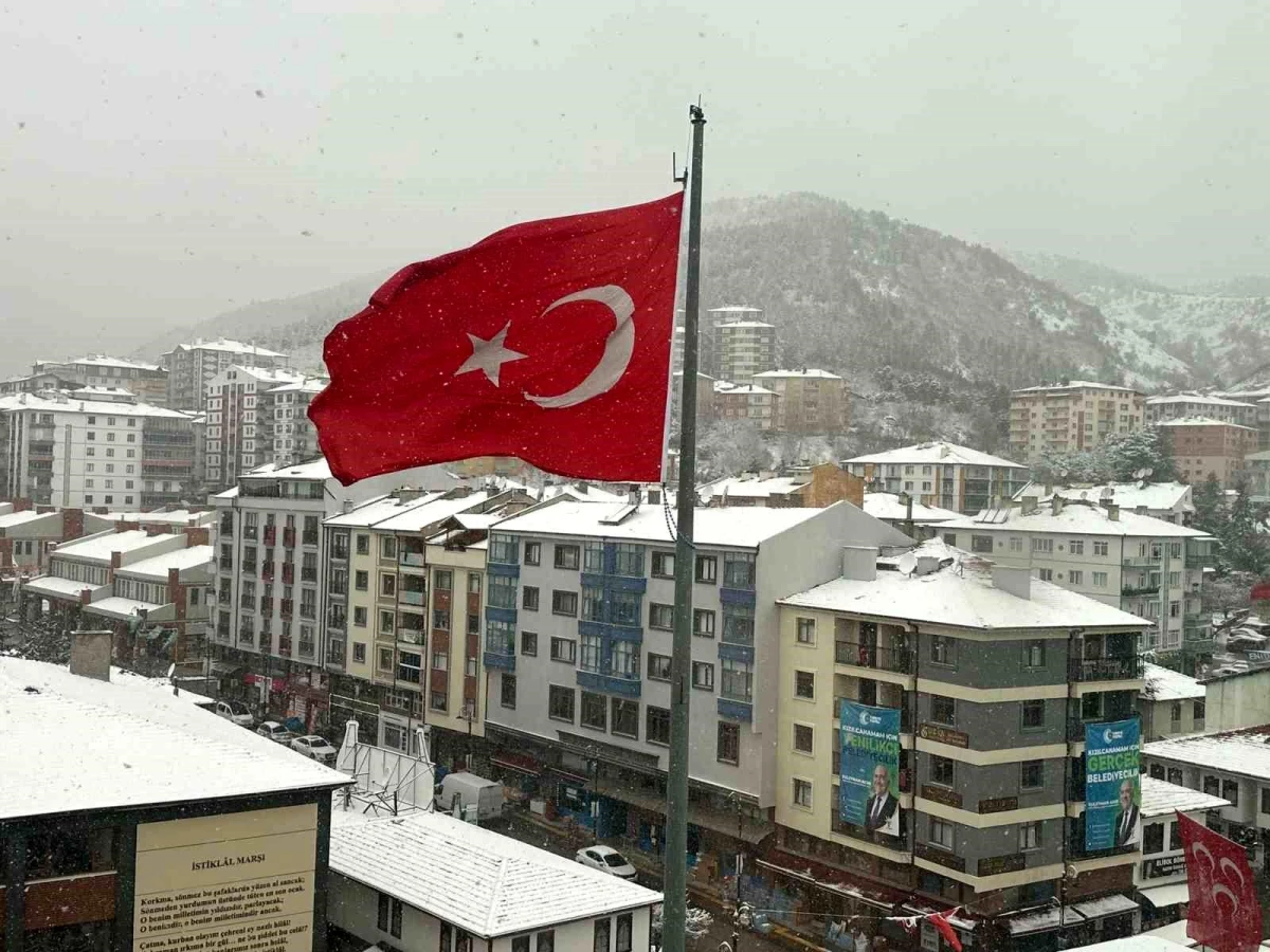 Ankara\'nın Kızılcahamam ilçesinde kar yağışı etkili olmaya başladı