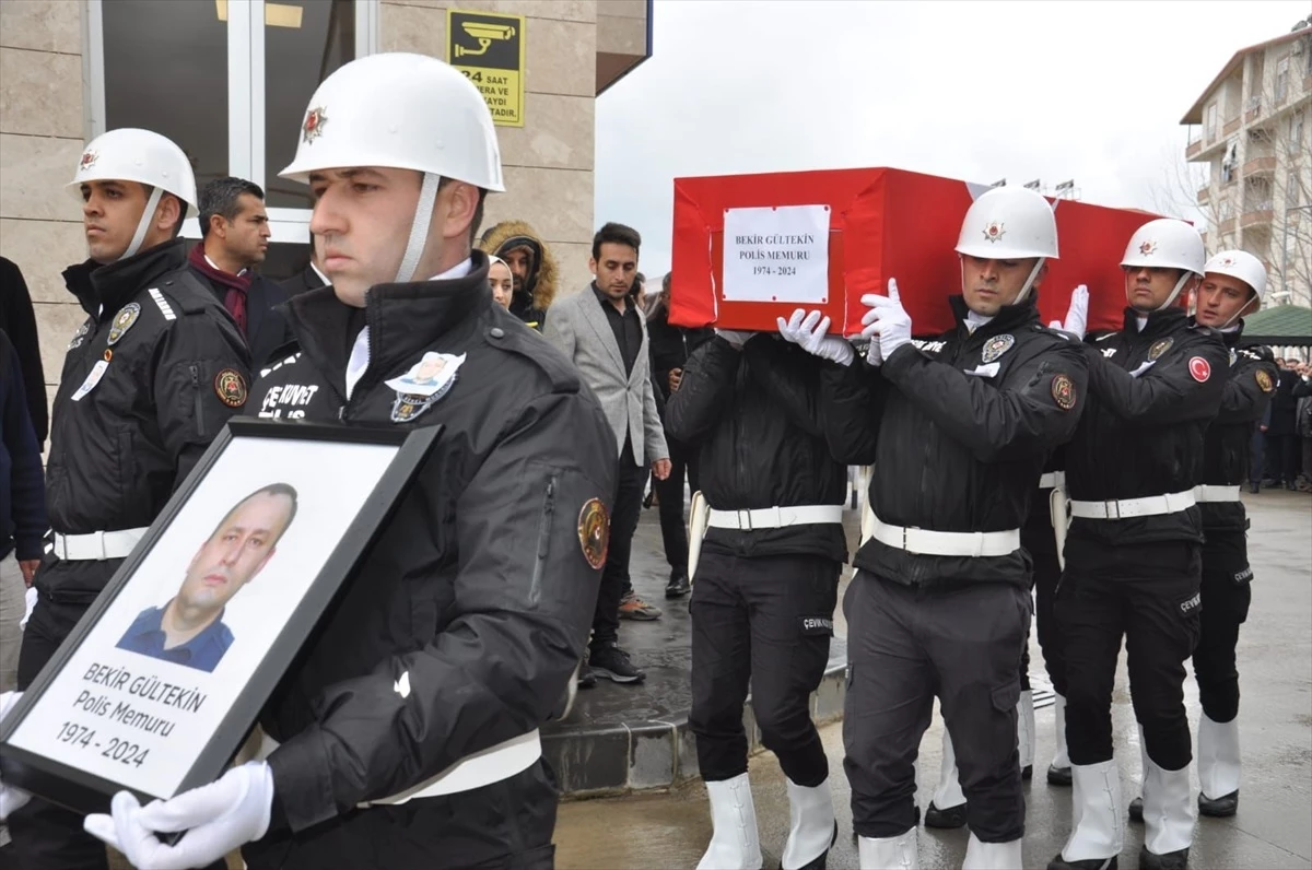 Antalya\'da Kalp Krizi Sonucu Hayatını Kaybeden Polis Memuru Hatay\'a Uğurlandı