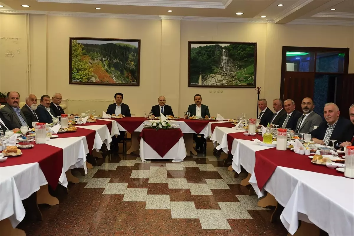 Artvin Valisi Cengiz Ünsal, İl Genel Meclisi üyeleri ile iftar yaptı