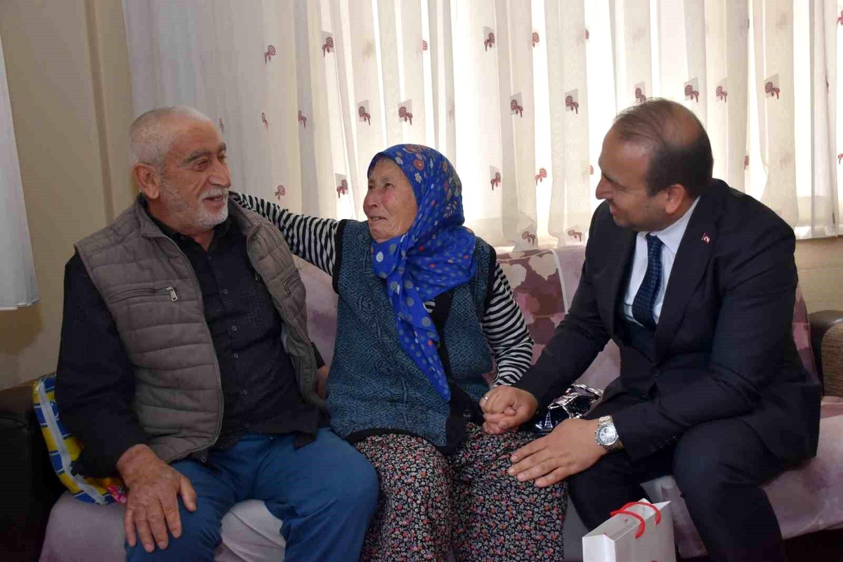 Aydın İl Sağlık Müdürü Dr. Eser Şenkul, yaşlıları ziyaret etti