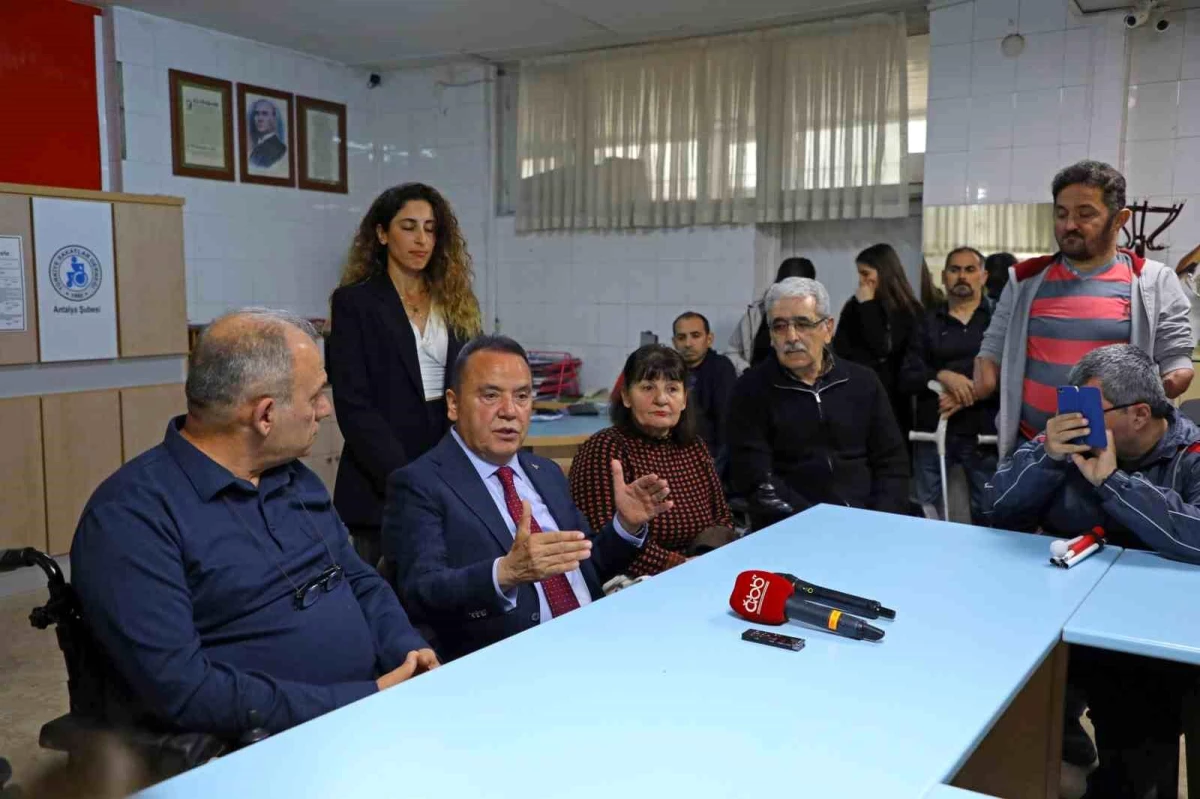 Antalya Büyükşehir Belediye Başkanı Engelli Vatandaşlarla Buluştu