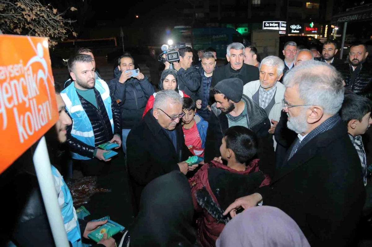 Kayseri Büyükşehir Belediye Başkanı Ramazan\'da Vatandaşlarla Buluştu