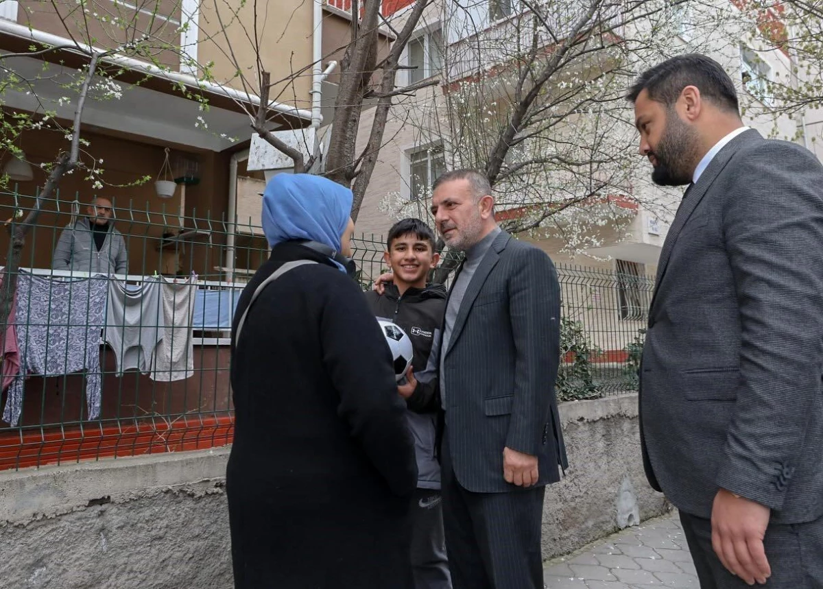 Sincan Belediye Başkanı Murat Ercan, mahalleleri gezerek halkı selamladı