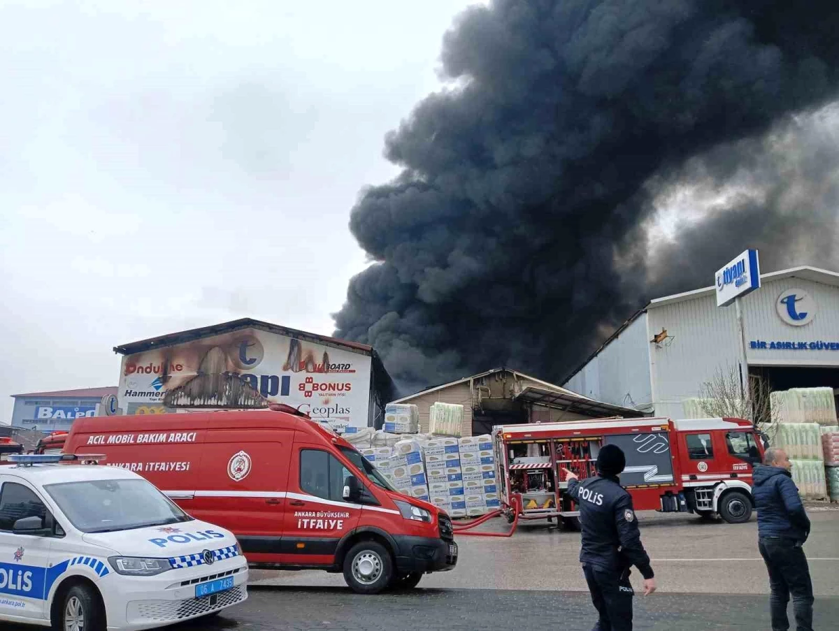 Ankara\'da Depoda Çıkan Yangın Kontrol Altına Alındı