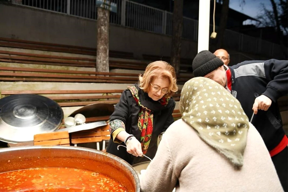 Bozkurt Belediyesi Aşevi, 65 yaş üzeri ve ihtiyaç sahibi vatandaşlara sıcak yemek sunmaya devam ediyor