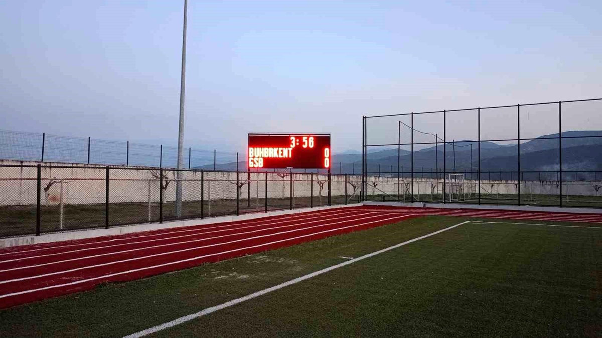 Buharkent Sentetik Futbol Sahası\'nda Yapılan Bakım ve Onarım Tamamlandı