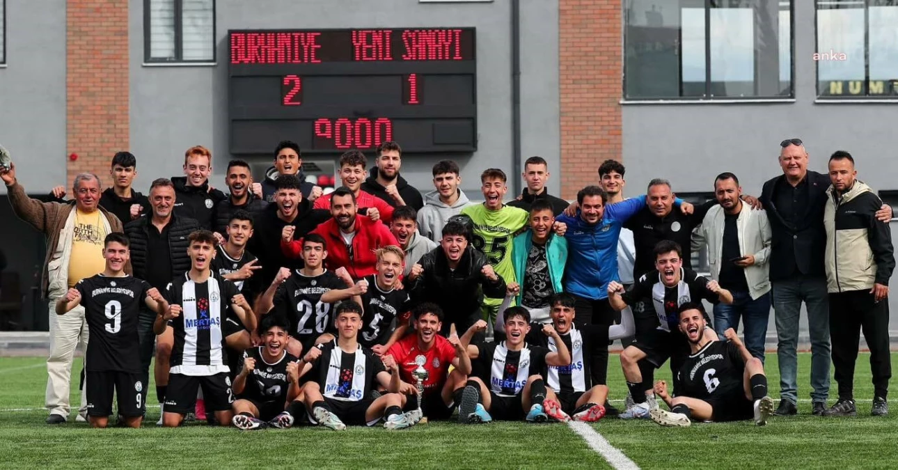 Burhaniye Belediyespor U-18 Takımı Türkiye Şampiyonası\'na katılmaya hak kazandı