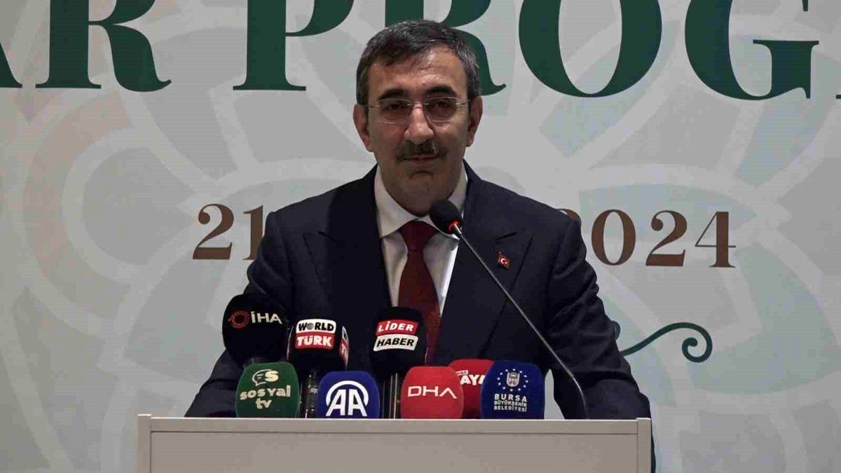 Cumhurbaşkanı Yardımcısı Cevdet Yılmaz, Bursa\'da STK Temsilcileri ve Kanaat Önderleriyle İftarda Buluştu