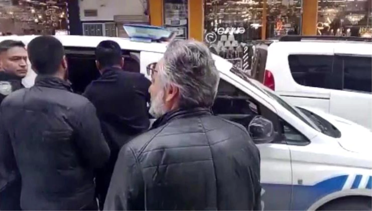 Adana\'da DEM Parti İl Başkanlığı önünde çıkan tartışma polis tarafından sonlandırıldı