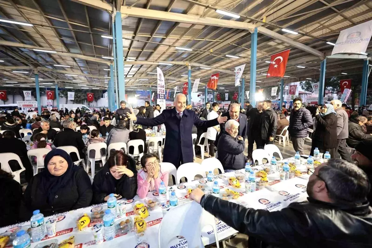 Denizli Büyükşehir Belediyesi Kayıhan Mahallesi\'nde Mahalle İftarı Düzenledi