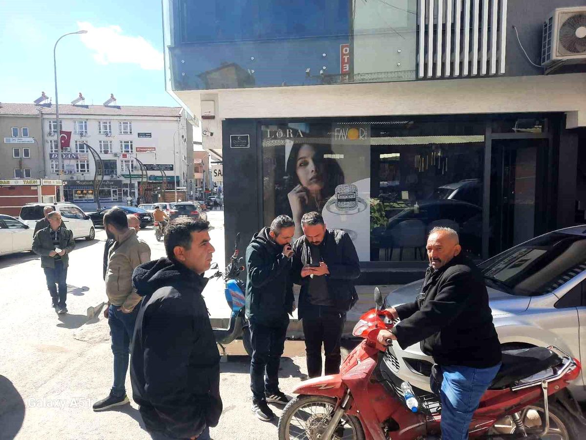 Afyonkarahisar\'da Kuyumcu Dükkanı Soygun Girişimi