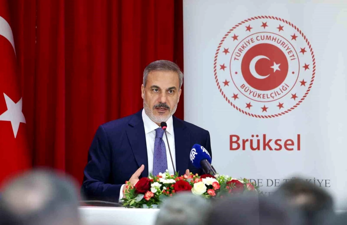 Dışişleri Bakanı Hakan Fidan, Türk vatandaşlarıyla Brüksel\'de buluştu