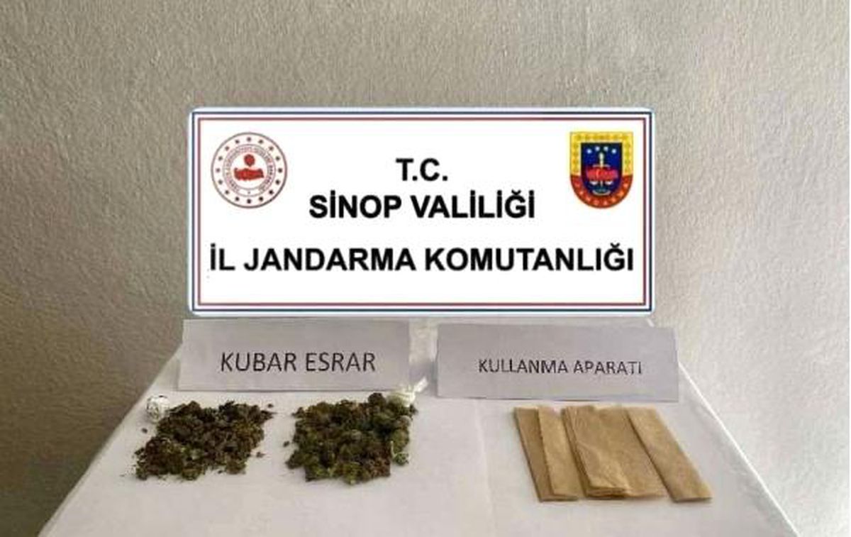 Sinop\'ta Otobüste Uyuşturucu Operasyonu: 25 Gram Esrar Ele Geçirildi
