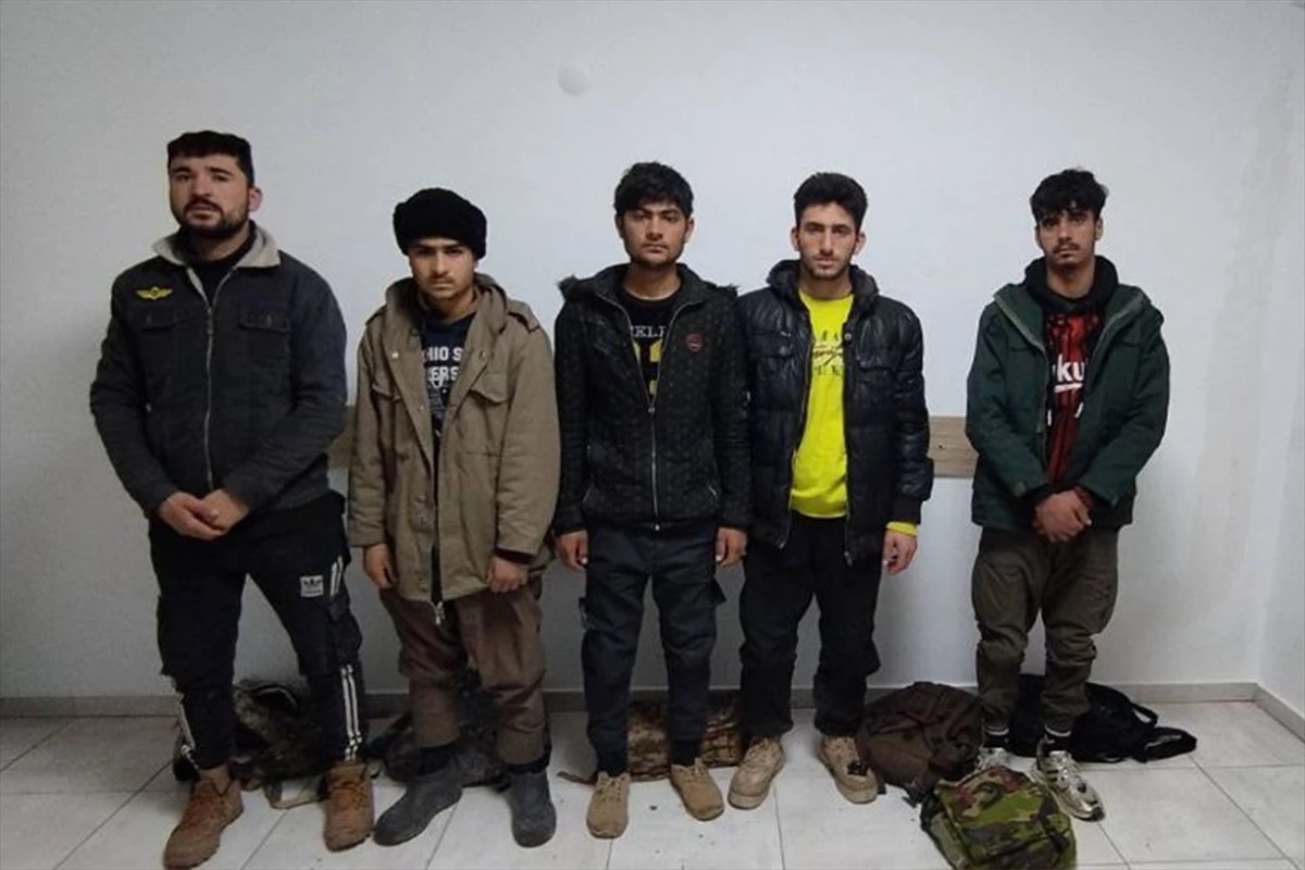 Elazığ\'da 5 düzensiz göçmen ile bir göçmen kaçakçısı yakalandı