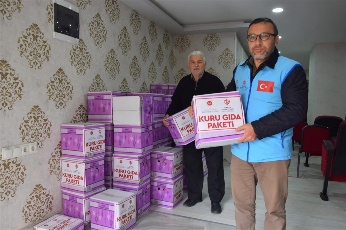 Espiye Müftülüğü ve Türkiye Diyanet Vakfı İhtiyaç Sahibi Ailelere Gıda Koli Yardımı Yaptı