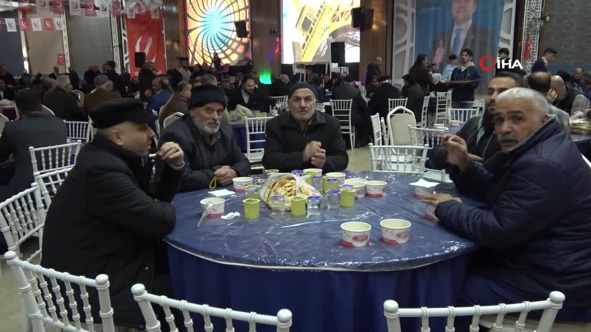 Fatih Erbakan, Muş\'ta vatandaşlarla iftarda buluştu