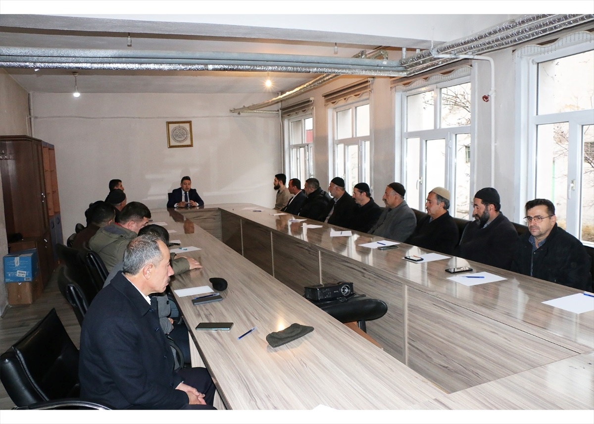 Hizan Kaymakamı Din Görevlileriyle Bir Araya Geldi