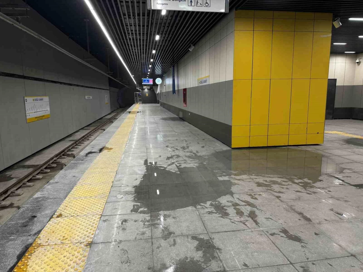 Ataköy Olimpiyat Metro Hattında Tavandan Lağım Suları Akıyor